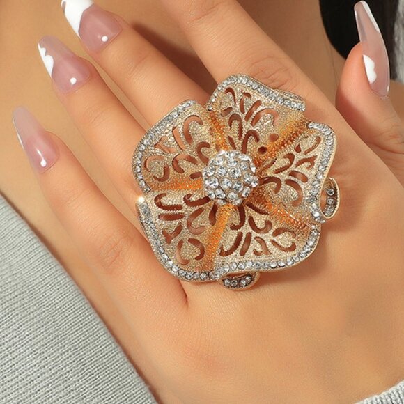 Exaggerated Rhinestone Floral Ring - Picture 3 of 5